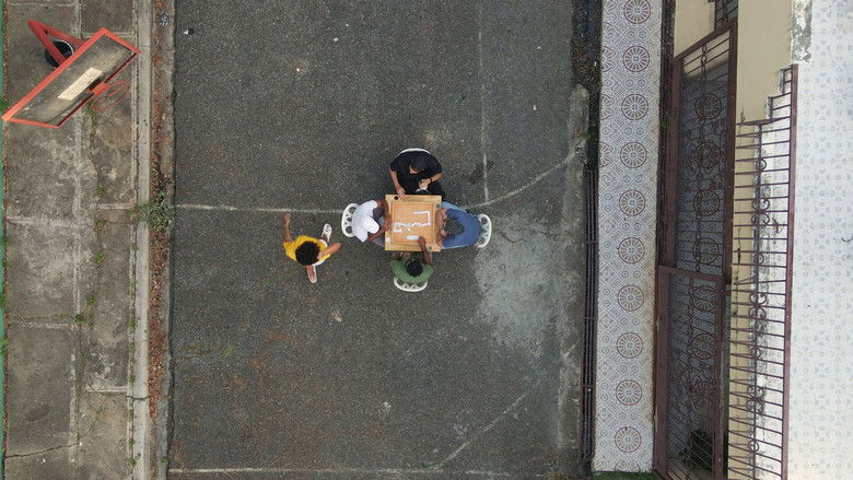 кадр из фильма The Charm