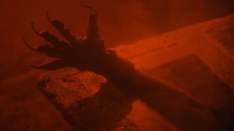 кадр из фильма Чёрная кошка