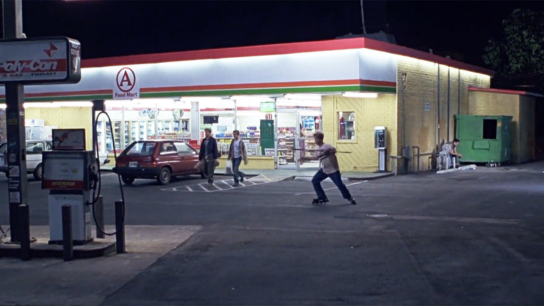 кадр из фильма Пригород