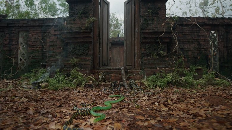 кадр из фильма KKN. Дух деревни танцев