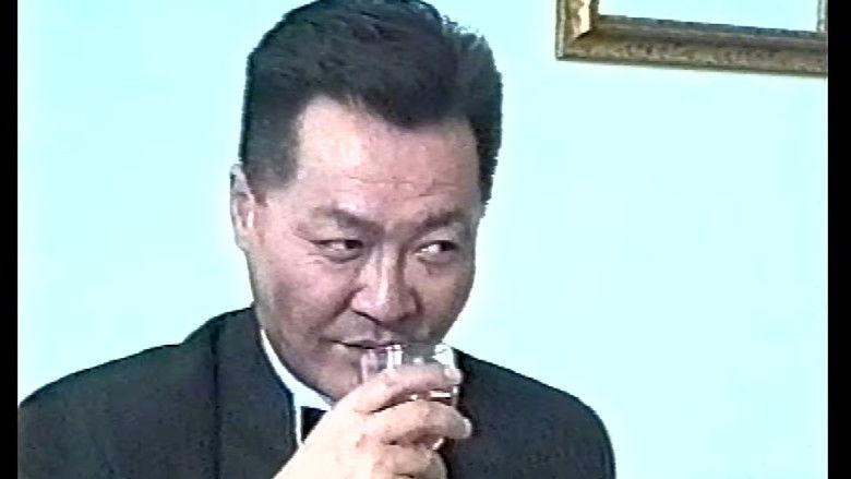 кадр из фильма Уйлах эрхгүй хайр