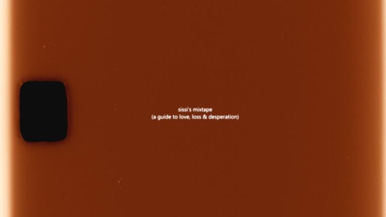 кадр из фильма sissi's mixtape (a guide to love, loss & desperation)