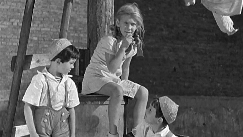 кадр из фильма Старый двор