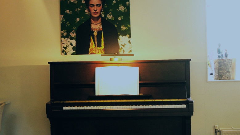 кадр из фильма a documentary about a trans person