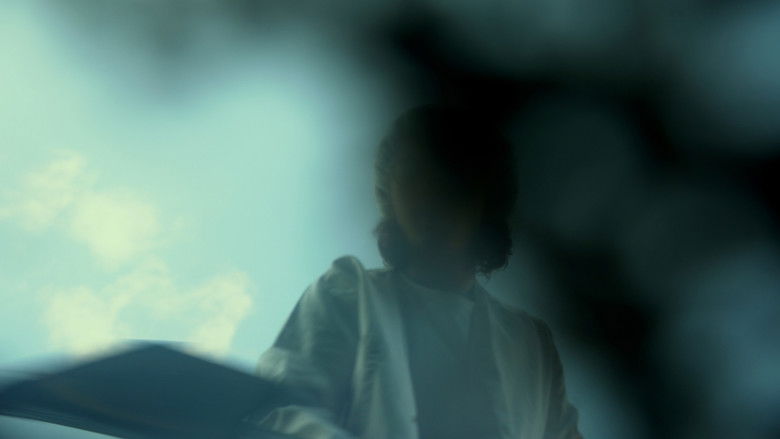 кадр из фильма Nous sommes tombés bien bas