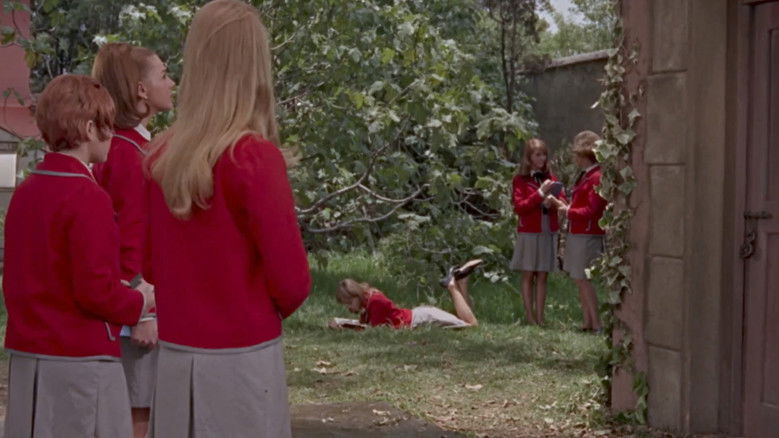 кадр из фильма Даже ветер от страха воет