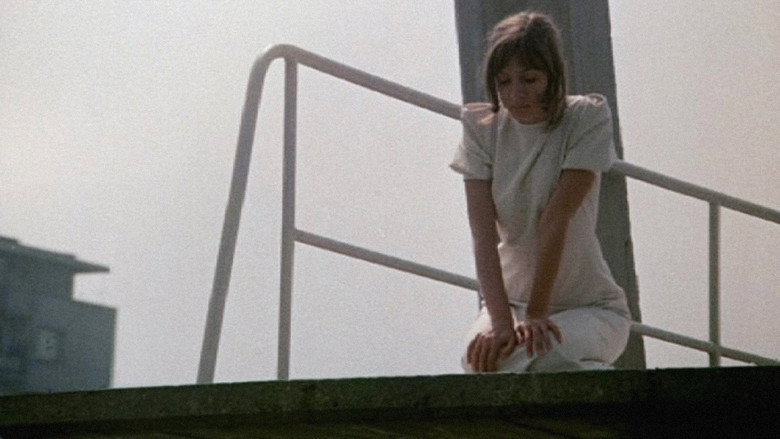 кадр из фильма Бассейн
