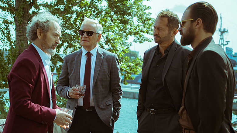 кадр из фильма Solid Gold