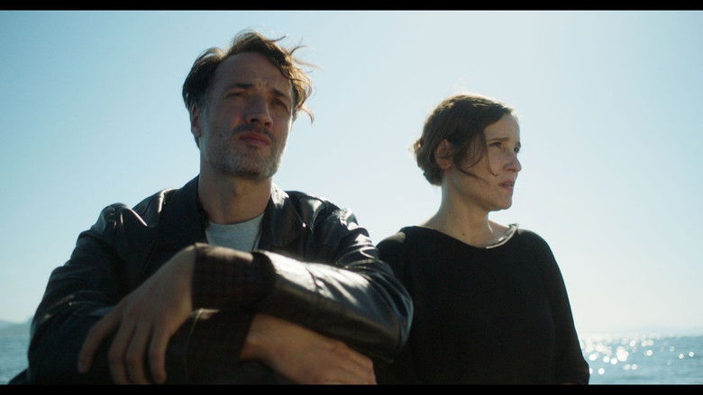 кадр из фильма Τόσο Κοντά, Τόσο Μακριά