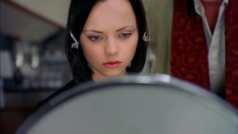 кадр из фильма Найти Алису