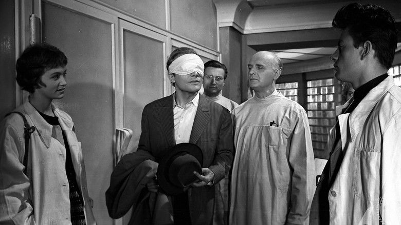 кадр из фильма Лунатики