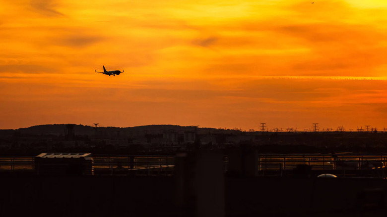 кадр из фильма Terminal 1 : Air, Phoenix et Étienne de Crécy