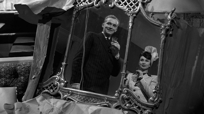 кадр из фильма Глубокой ночью