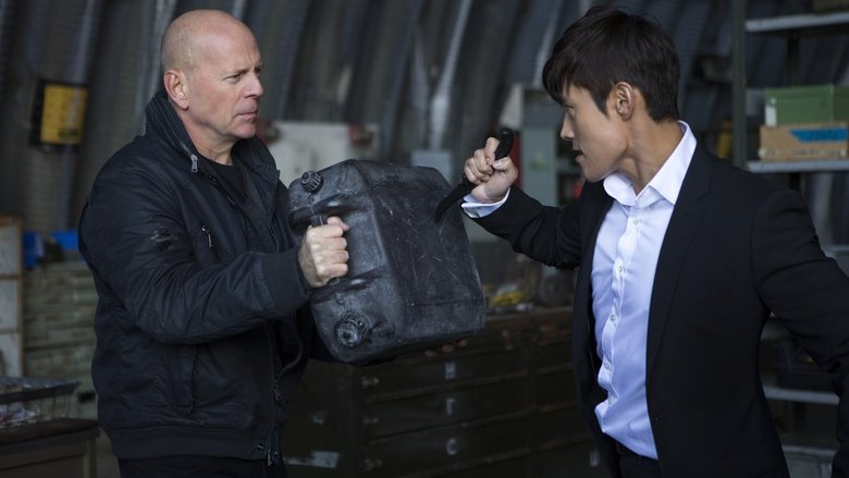 кадр из фильма РЭД 2