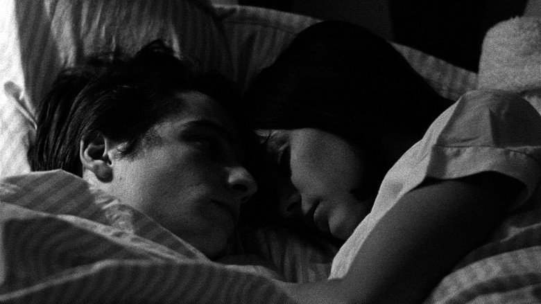 кадр из фильма Мужское-женское