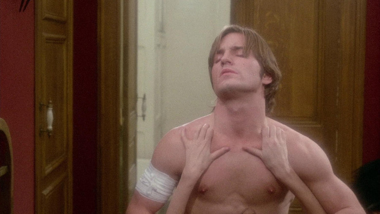 кадр из фильма Эмануэль 77