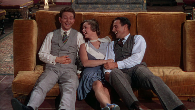 кадр из фильма Поющие под дождём