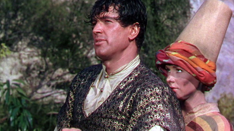 кадр из фильма Золотой клинок