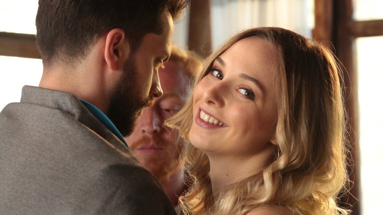 кадр из фильма Üç Harflilerin Musallat Olduğu Büyülü Konakta Ruh Çağıran Gençlerin Hazin Hikayesi