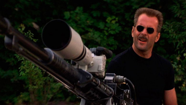 кадр из фильма Шакал