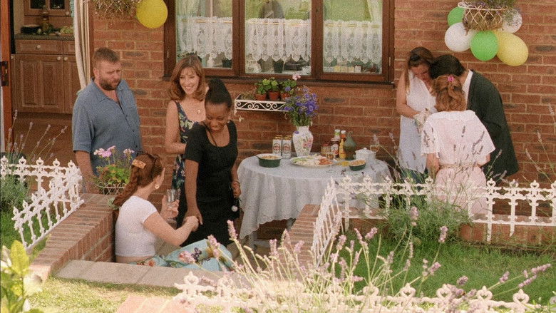 кадр из фильма Тайны и ложь