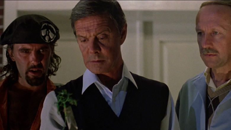 кадр из фильма Возвращение болотной твари