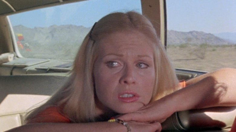 кадр из фильма У холмов есть глаза