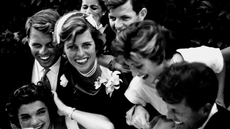 кадр из фильма Vier Brüder, fünf Schwestern – Die Kennedys