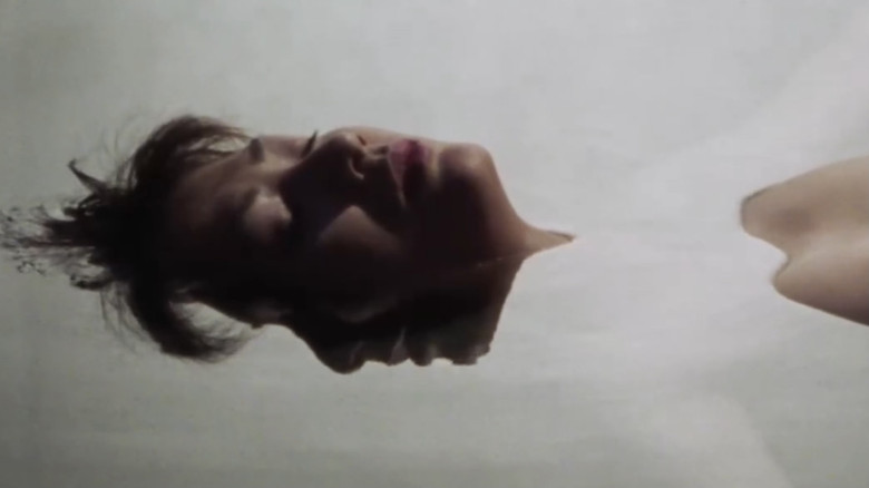 кадр из фильма XX 美しき機能