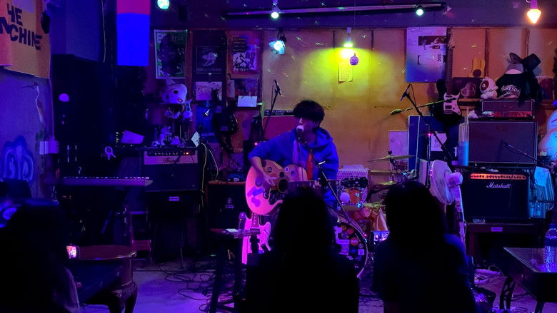 кадр из фильма 듣보인간의 생존신고