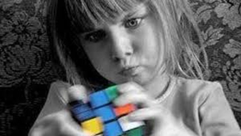 кадр из фильма El efecto Rubik (& el poder del color rojo)