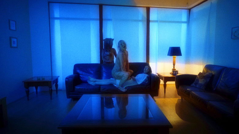 кадр из фильма Он вылупился