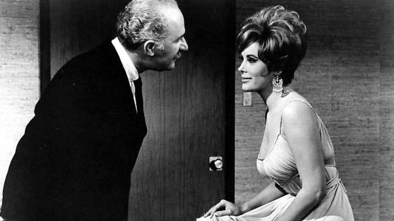 кадр из фильма Honeymoon Hotel