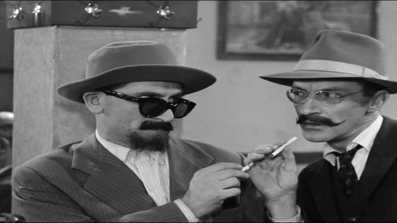 кадр из фильма Μακρυκωσταίοι και Κοντογιώργηδες