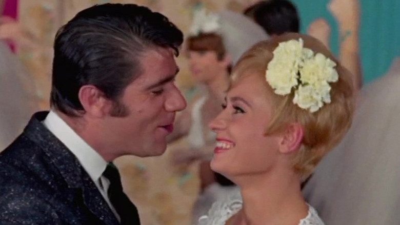 кадр из фильма Η Χαρτορίχτρα