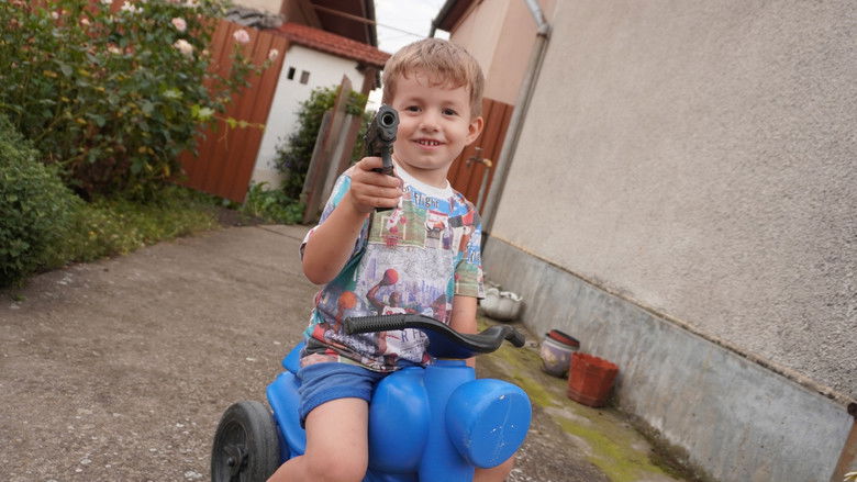 кадр из фильма Kids with Guns