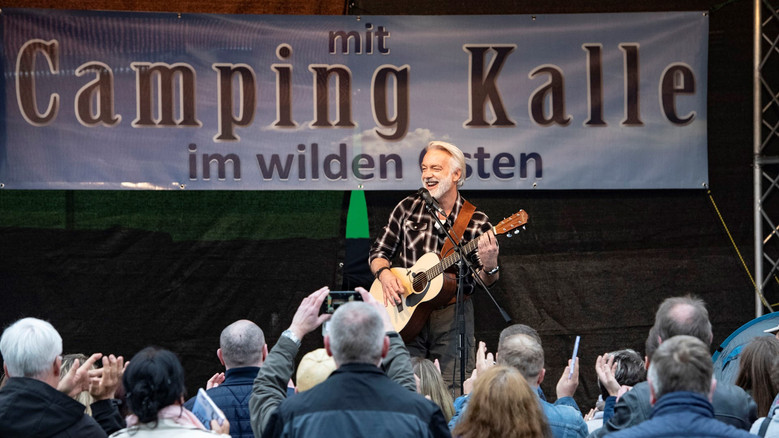 кадр из фильма Camping mit Herz