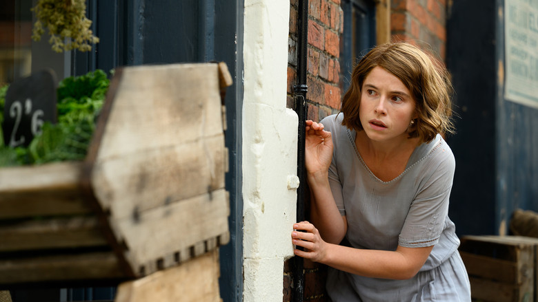 кадр из фильма Злобные маленькие письма