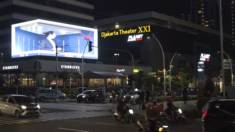 кадр из фильма Outside the Frame