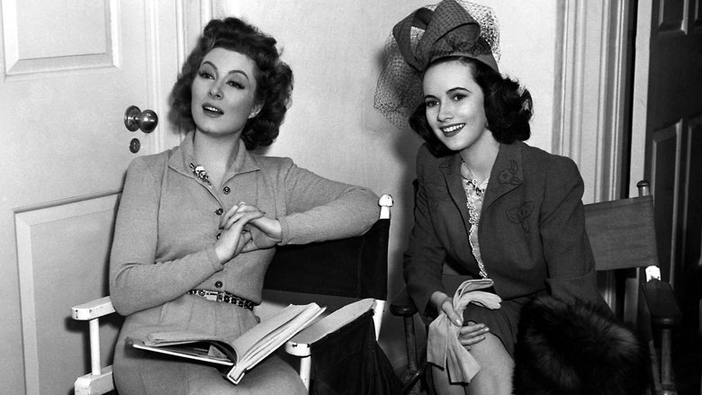 кадр из фильма Миссис Минивер