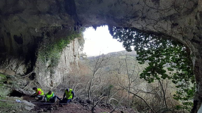 Guyulfo: la cueva del dios lobo