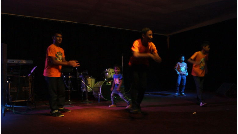 кадр из фильма ពនេចរ