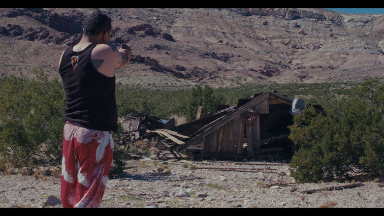 кадр из фильма Une arme à la main, j’ai traversé le désert