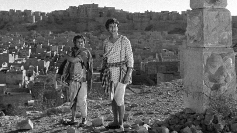 кадр из фильма Гупи поет, Багха танцует