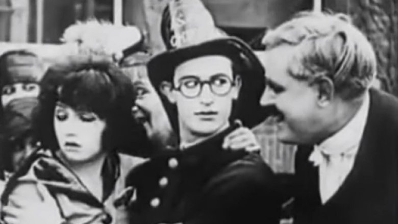 кадр из фильма Fireman Save My Child