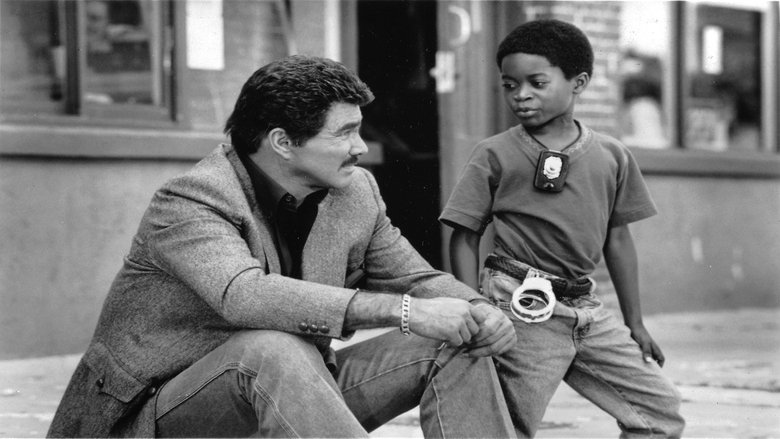 кадр из фильма Полицейский с половиной