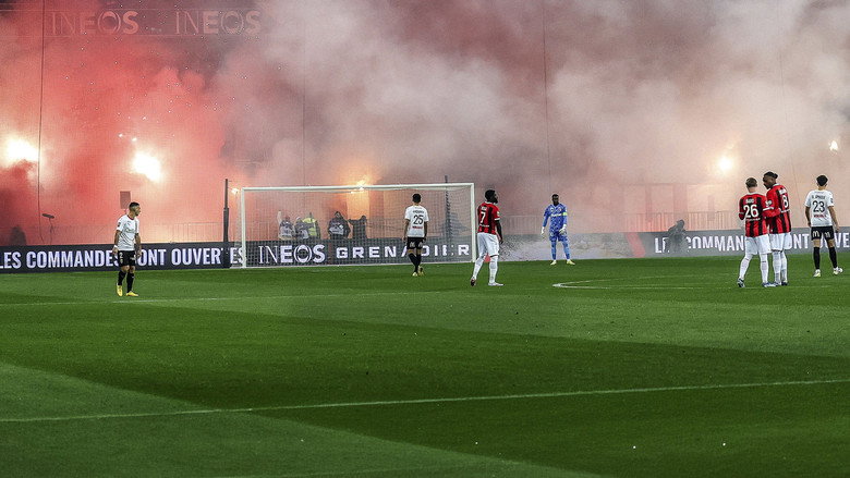 кадр из фильма Violence dans le football - Et si on se calmait ?