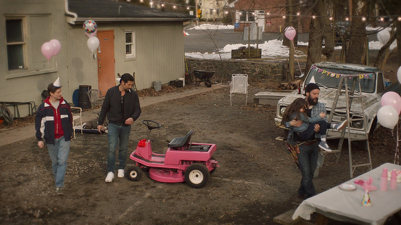 кадр из фильма Ремонт малых двигателей