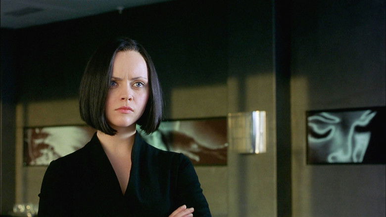 кадр из фильма Найти Алису