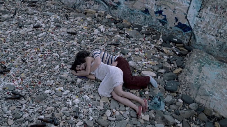 кадр из фильма Самоубийцы: История любви